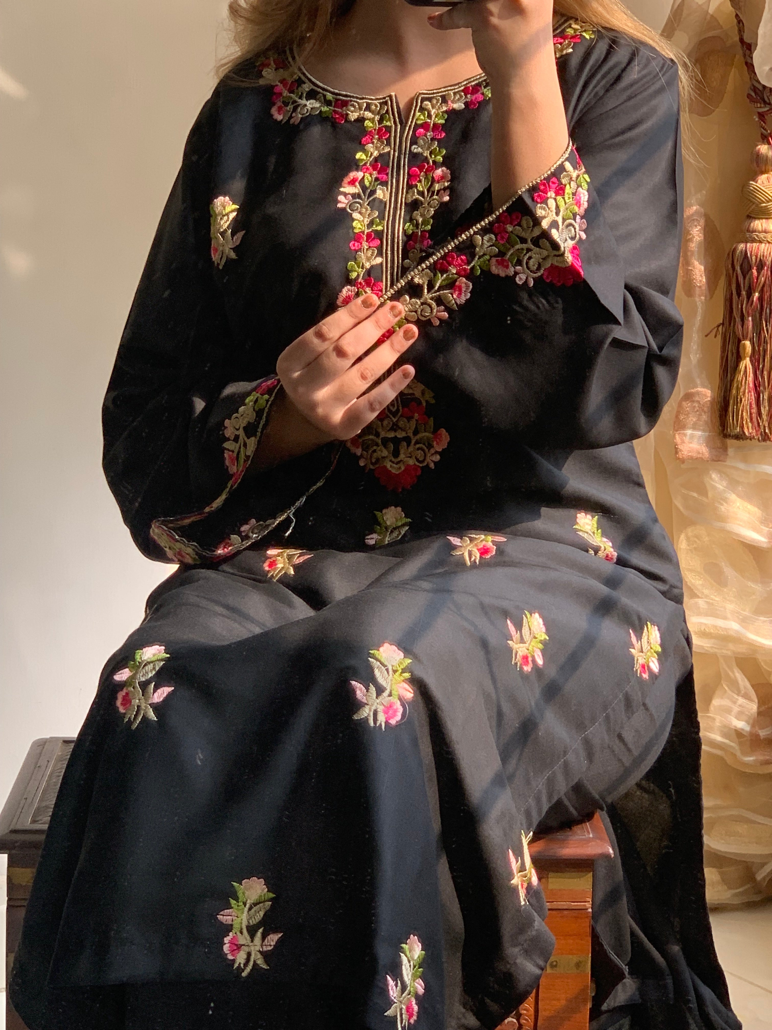 Rosebud Embroidered 2pc