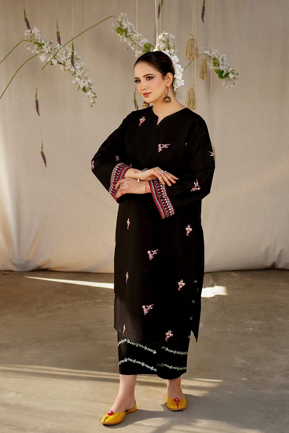 Nayra 2PC (Flat 31% Discount)